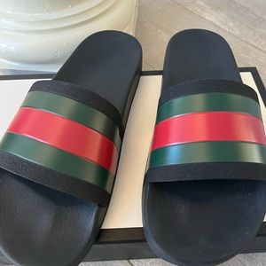 Mens Gucci Slides. Barely Worn. Size 9